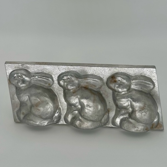 Other - Vintage 3 Bunny Cake Mold